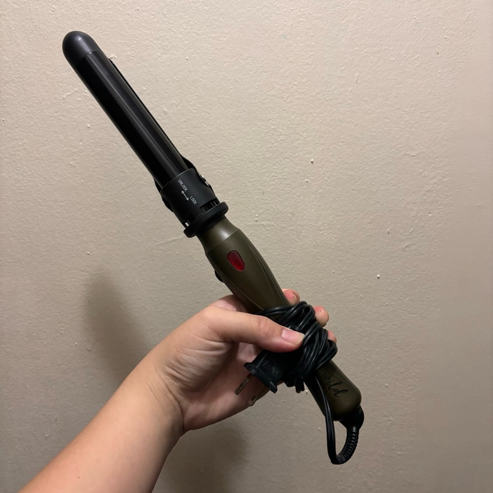 Black and Olive Curling Iron